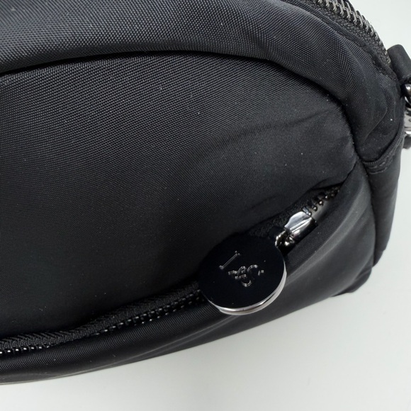 Lo & Sons Nouvelle Nylon Crossbody Bag Black - Picture 9 of 12